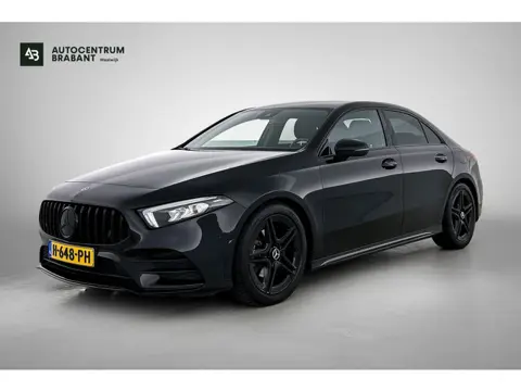 Mercedes-Benz A-klasse 200 Business Solution AMG (NAVIGATIE, CAMERA, STOELVERWARMING, DODEHOEK)