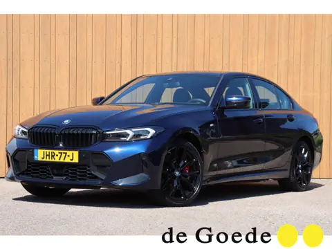 BMW 3-serie 330e xDrive Hoogglans Shadowlak H.U. ambiance verl M-Sport Pro leer+vw stuurverw el.klep