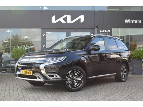 Mitsubishi Outlander 2.4 PHEV Instyle | Trekhaak | 360° Camera | Kantel/ Schuifdak | Dodehoek Detect