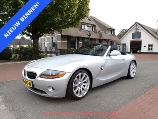 BMW Z4 Roadster 2.2i S / STOELVERWARMING / SPORTLEER / PDC / 18''