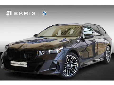 BMW 5-serie Touring 520i | M Sportpakket | Harman & Kardon | Trekhaak | Rondomzicht Camera | Stoelve
