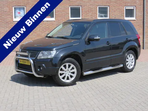 Suzuki Grand Vitara 1.9 Exclusive VAN 4x4 Grijs Kenteken * Trekhaak * Climate Control * Lichtmetalen