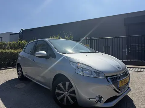 Peugeot 208 1.4 e-HDi Lage Km|Navi|Cruise|Clima (bj 2012)