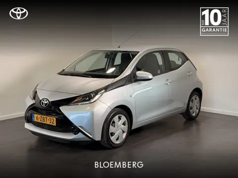 Toyota Aygo 1.0 VVT-i x-play | Achteruitrijcamera | Bluetooth | Dealeronderhouden |