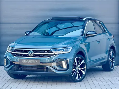 Volkswagen T-ROC 1.5 TSI R-Line 150 PK DSG | IQ Light | Panorama | Trekhaak | Dealer Onderhouden | N