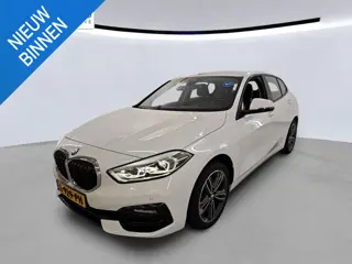 BMW 1-serie 118i Business Edition NL-AUTO | NAVI | STUUR EN STOEL VERWARMING