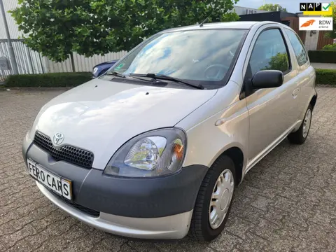 Toyota Yaris 1.0-16V VVT-i NW APK, koplampen,veren 1150,-