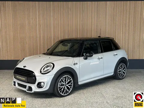 MINI 5-Deurs 1.5 Cooper Serious Business Mini 1.5 Cooper Serious Business King Cross uitvoering | JC