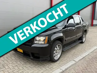 Chevrolet USA Avalanche 5.3 V8 4WD tekst lezen!