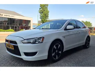 Mitsubishi Lancer Sportback 1.6 Edition Two PSENSOR AIRCO BOEKJES