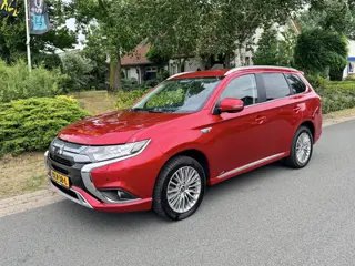 Mitsubishi Outlander 2.4 PHEV 239PK Navi•Leder•Camera