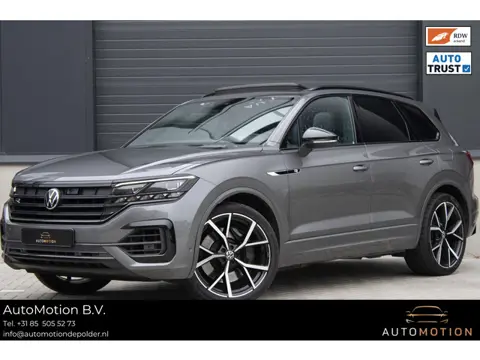 Volkswagen Touareg 3.0 TSi 4MOTION R Trekhaak Luchtvering Camera Nightvision