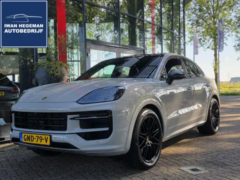 Porsche Cayenne Coupé 3.0 E-Hybrid | Sport Design pakket | Wegkl. Trekhaak | Luchtvering | Panoramad