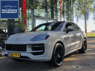 Porsche Cayenne Coupé 3.0 E-Hybrid | Sport Design pakket | Wegkl. Trekhaak | Luchtvering | Panoramad