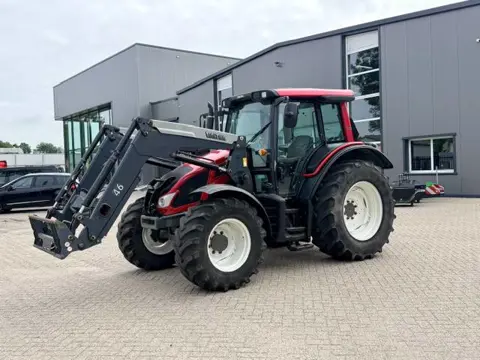 Valtra N103 Hitech5 met voorlader (bj 2013)