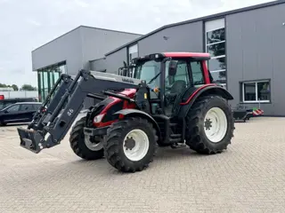 Valtra N103 Hitech5 met voorlader (bj 2013)