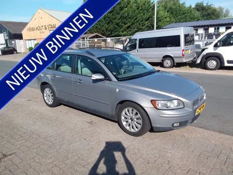 Volvo V50 2.4i Momentum (bj 2005, automaat)