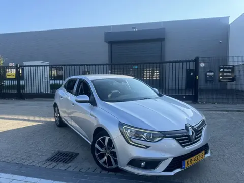 Renault Mégane 1.5 DCI AUTOMAAT BOSE SENSOR SFEER LED LAGE KM