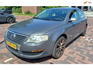 Volkswagen Passat 1.6 FSI Trendline