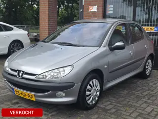 Peugeot 206 1.4-16V Gentry Premium Airco/Elec. pakket/Leer/5 Drs
