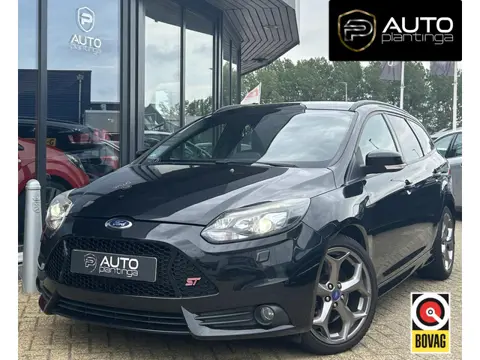 Ford Focus Wagon 2.0 EcoBoost ST-3 250PK | Onderhoudshistorie | Nette Staat | Achteruitrijcamera | R