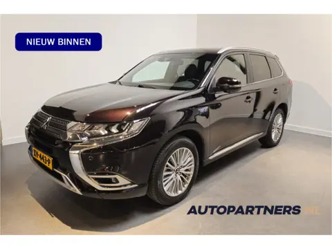 Mitsubishi Outlander 2.4 PHEV Instyle - Stoel/Stuurverwarming - Trekhaak - Schuif/kanteldak - Apple 