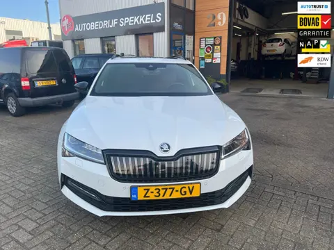 Skoda Superb Combi 1.4 TSI iV Sportline Business Hybride auto verkeert in nieuw staat 2laadkabels