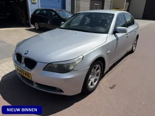 BMW 5 Serie 523i Executive Automaat Export Navi Airco koud Boekjes en NAP aanwezig. Auto is natuurli