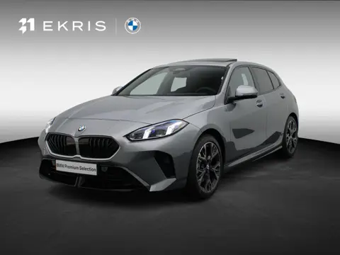 BMW 1-serie 120 M Sportpakket | Glazen panoramadak | Comfort Access | Achteruitrijcamera | Elektrisc