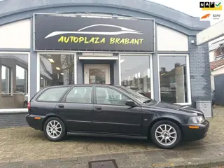 Volvo V40 1.8 Europa Elegance/ CRUISE/ AIRCO/ TREKHAAK/ USB/ XENON