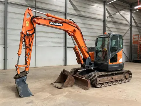 Doosan DX 80 R (bj 2012)