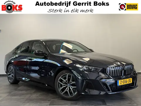 BMW i5 eDrive40 84 kWh Head-Up ACC PDC Trekhaak M-Sport Leder 24 Maanden garantie* (Vraag naar de vo