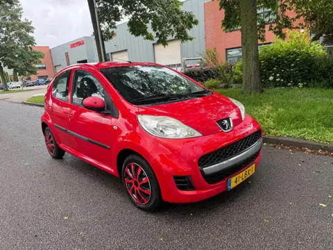 Peugeot 107 1.0-12V XS 5 drs (sprijstuk lekt)