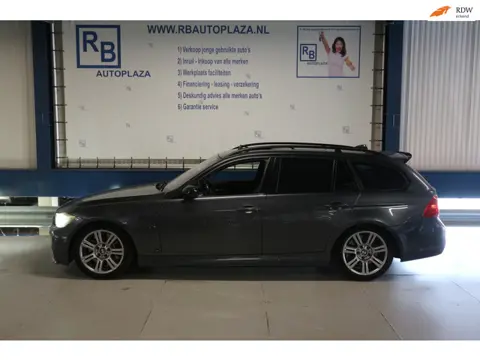 BMW 3-serie Touring 335 XI + M-PAKKET / FULL SERVICE / PANO / CARPLAY ! ! !
