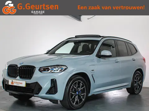 BMW X3 xDrive30e M-Sport LCI Laser, Panoramadak, 360Camera, Head-Up, Brooklyn Grau, Dealer onderhoud