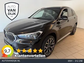 BMW X1 SDrive20i High Executive AIRCO CLIMA NAVI CRUISE PANO LEER STOELVERW HEAD UP TREKHAAK 1800KG 