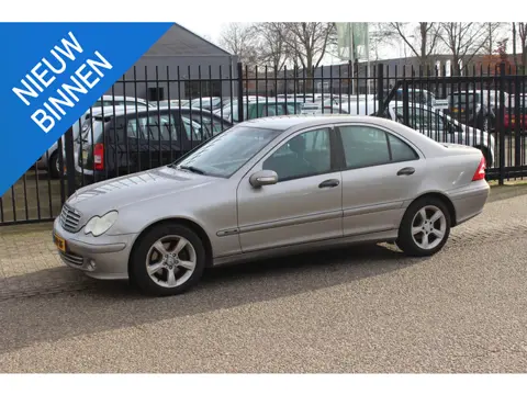 Mercedes-Benz C-klasse 180 K. Classic, voor APK CO niet goed!