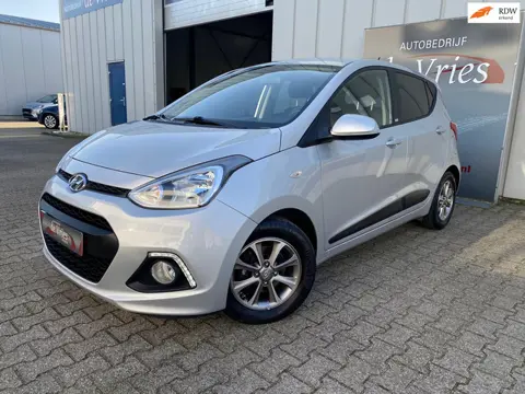 Hyundai I10 1.2i 87PK Passion 5 Pers. / Airco / Cruise / Stuur en stoelverw. / Privacyglas / LMV