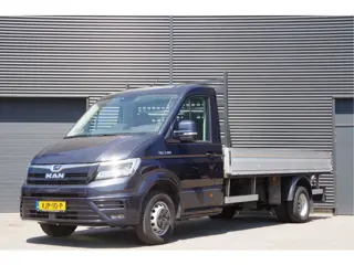 MAN TGE 3.180 50 2.0 L4 OPEN LAADBAK, N1, AUT. DUBBELLUCHT, 3.5T TREKHAAK, LED, CRUISE, MF STUURWIEL