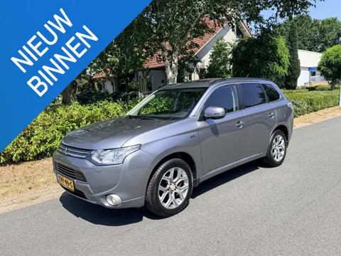 Mitsubishi Outlander 2.0 PHEV Instyle+ 203PK Leder•Schuifdak•Trekhaak