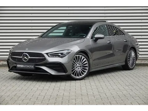Mercedes-Benz CLA-Klasse 180 Star Edition AMG | Pano | Trekhaak | Distronic | Camera | Sfeer |