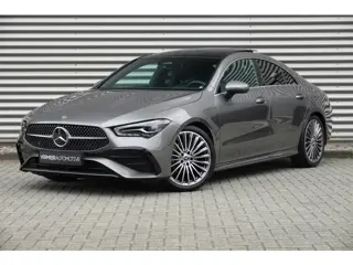 Mercedes-Benz CLA-Klasse 180 Star Edition AMG | Pano | Trekhaak | Distronic | Camera | Sfeer |