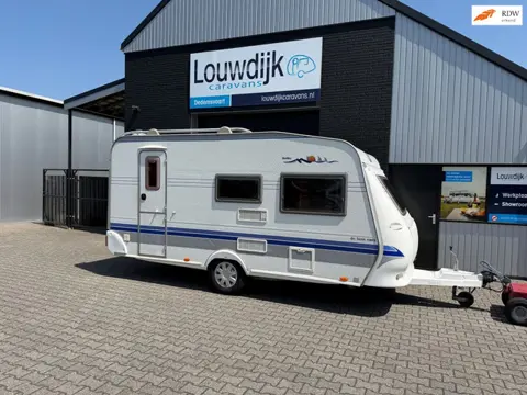 HOBBY De Luxe 440 SF ’06 (Vastbed, Treinzit)