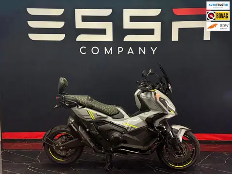 Honda Scooter NC 750 X-ADV Full Option Akra Special Edition