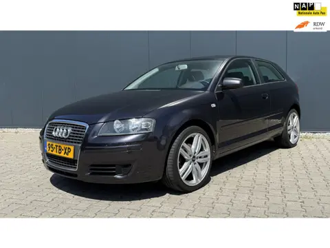 Audi A3 1.6 Attraction Airco Cruise 18 Inch Nieuw APK