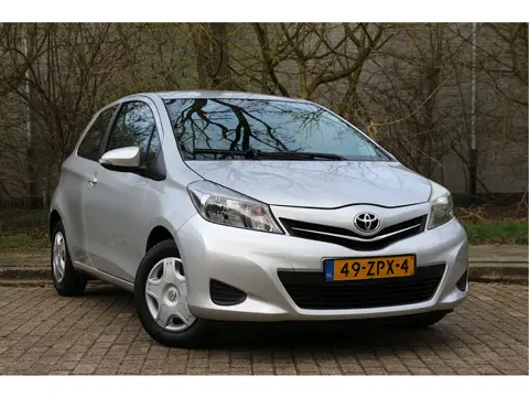Toyota Yaris 1.0 VVT-i 70pk Aspiration | NL-auto | Facelift model! | Airco | Elek. ramen | Centr. de