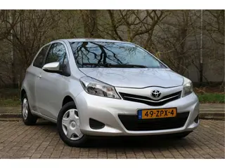 Toyota Yaris 1.0 VVT-i 70pk Aspiration | NL-auto | Facelift model! | Airco | Elek. ramen | Centr. de