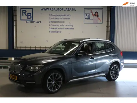 BMW X1 SDrive20i / AUTOMAAT / LEER / PANO / KETTING VV ! ! !