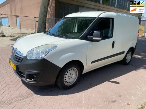 Opel Combo 1.3 CDTi L1H1 Edition / 2016 / Euro6 / Airco / PDC / Start Stop / NAP / NW APK Bij Aflev.