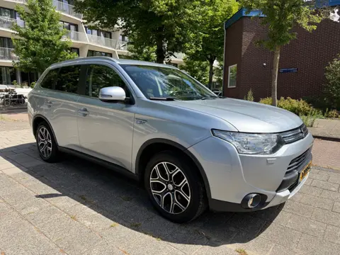 Mitsubishi Outlander 2.0 PHEV Executive Edition X-Line APK Plug-In Hybrid